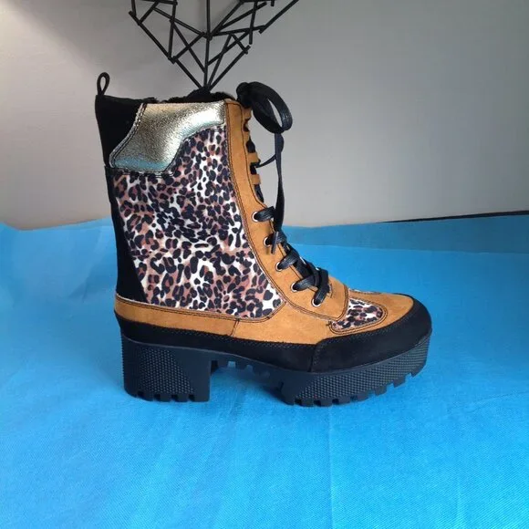EUC Bamboo Powerful Leopard Print Combat Platform Boots 9 - Picture 4 of 9